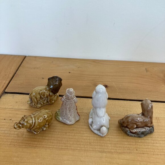 Wade Whimsies Miniature Figurines Set of 5 Hippo Poodle Lion Ferret Pied Piper - Picture 4 of 6